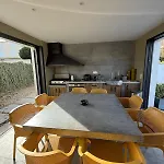 Apartman Equipe Avec Cuisine D Ete Et Piscine Privee Casanova