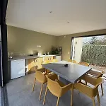 Equipe Avec Cuisine D Ete Et Piscine Privee Apartman