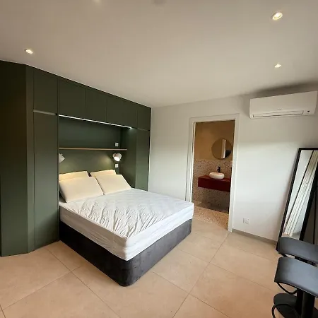 Studio équipé avec cuisine d été et piscine privée * Casanova