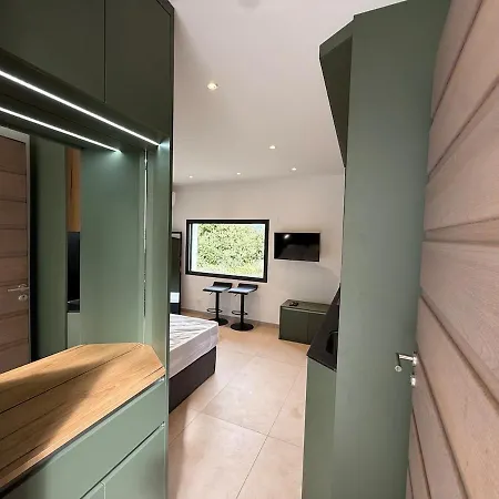 Equipe Avec Cuisine D Ete Et Piscine Privee * Casanova