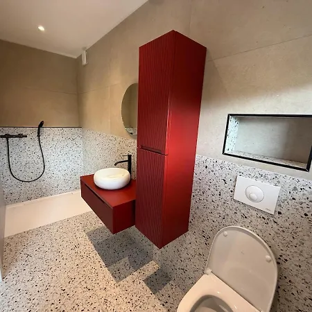 Apartment Equipe Avec Cuisine D Ete Et Piscine Privee *