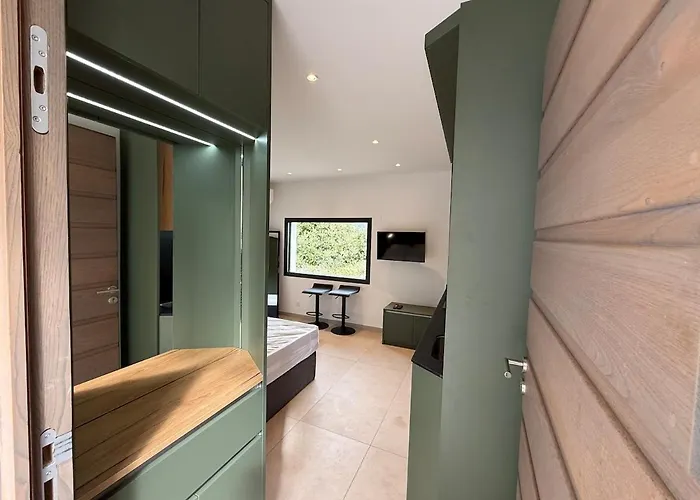 Equipe Avec Cuisine D Ete Et Piscine Privee * Casanova