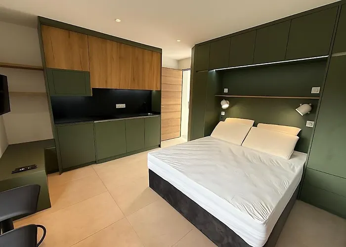 Equipe Avec Cuisine D Ete Et Piscine Privee Casanova