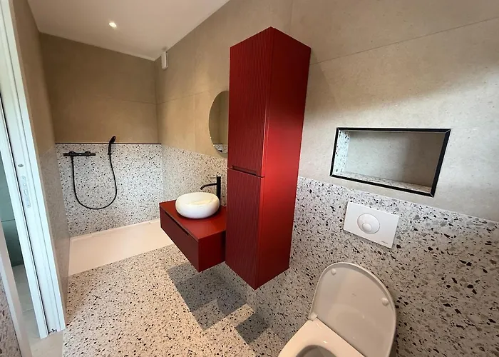 Apartment Equipe Avec Cuisine D Ete Et Piscine Privee *